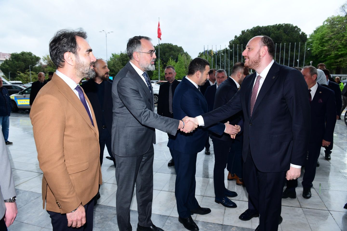 Bu güçlü yapının her bir neferine teşekkür ediyorum. Türkiye Yüzyılı hedeflerimize emin adımlarla ilerliyoruz