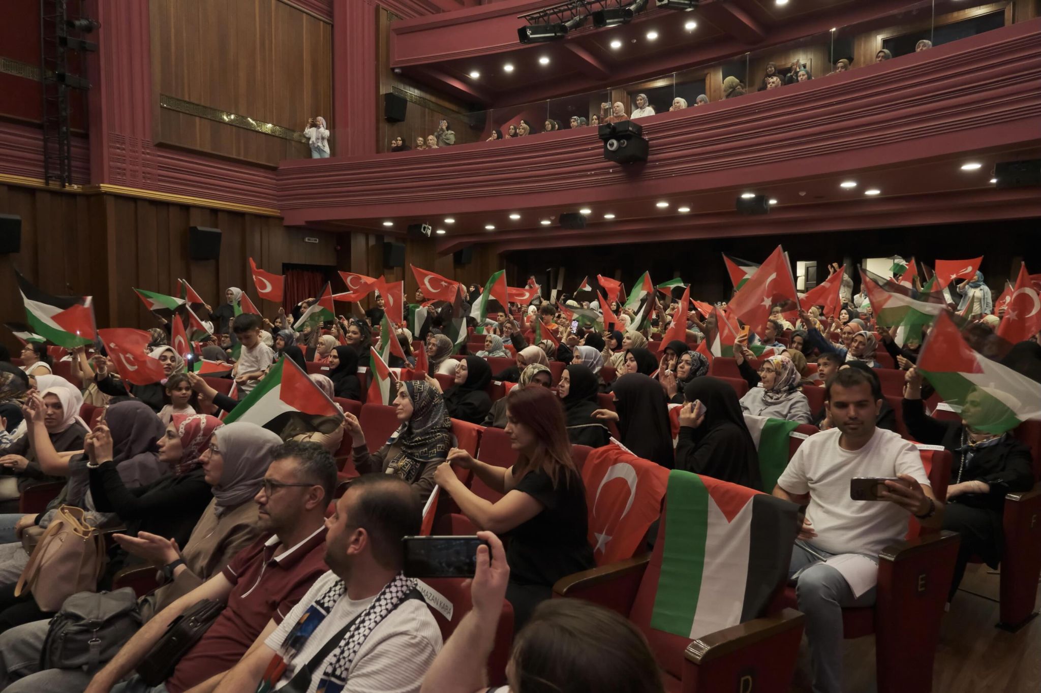 @kilicsanat ekibinin Bu Benim Meselem Değil Parola:Boykot isimli tiyatrosunu izledik