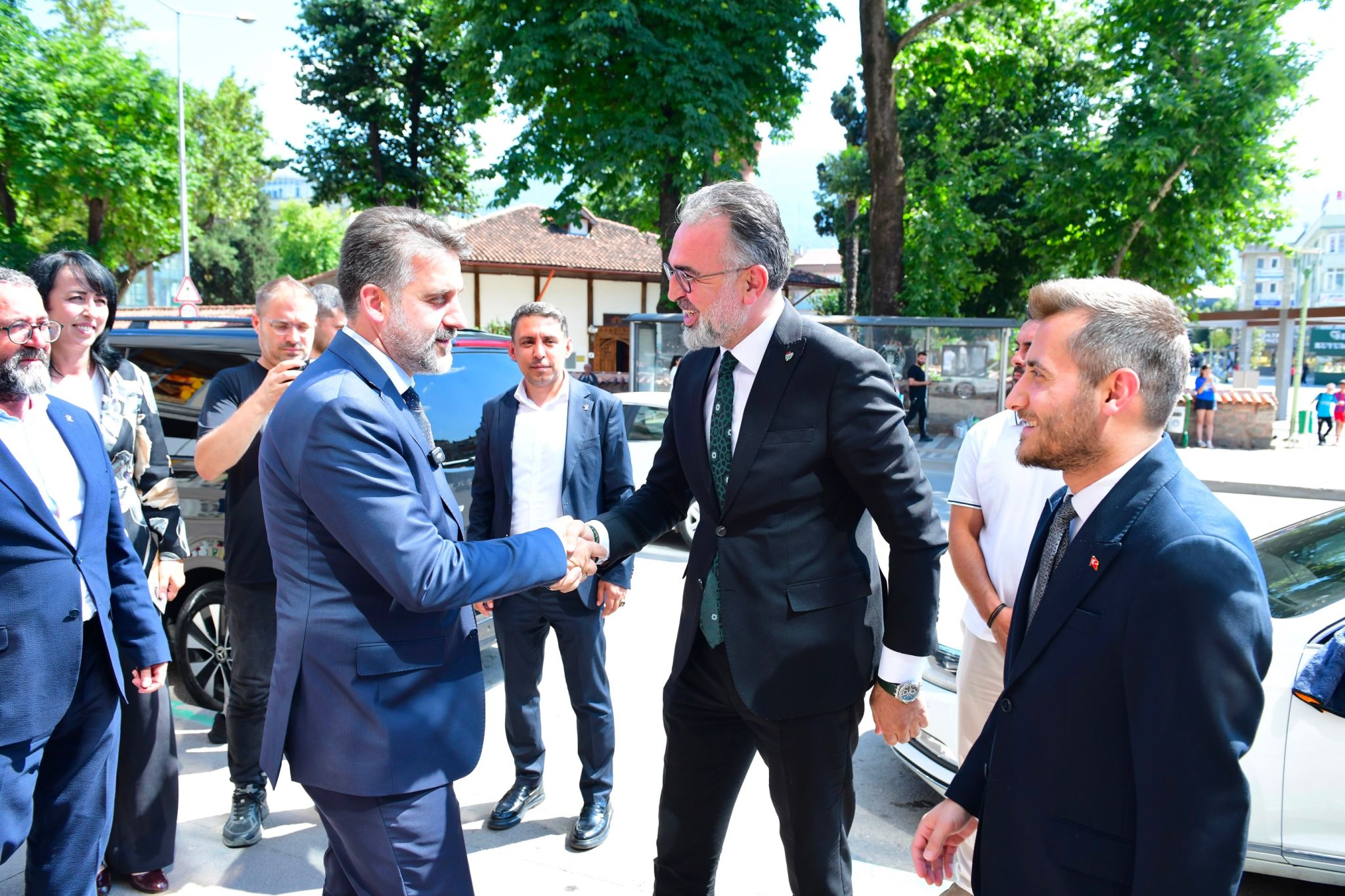 Hemşehrilerimizin taleplerini doğrudan kendilerine ileterek Büyükşehir Belediyemizden beklentilerimizi paylaştık
