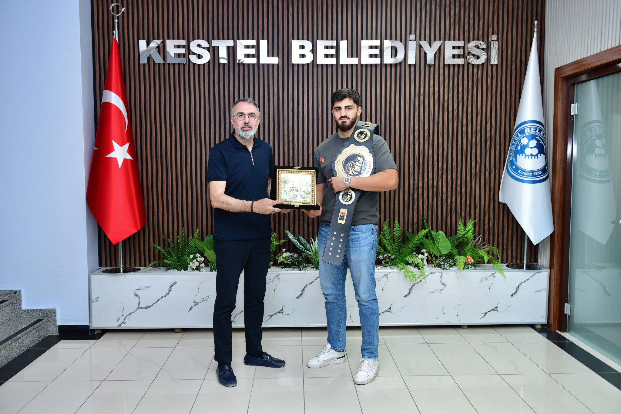 Şampiyon sporcumuz Eren Çelik’i belediyemizde ağırlamaktan büyük memnuniyet duydum.