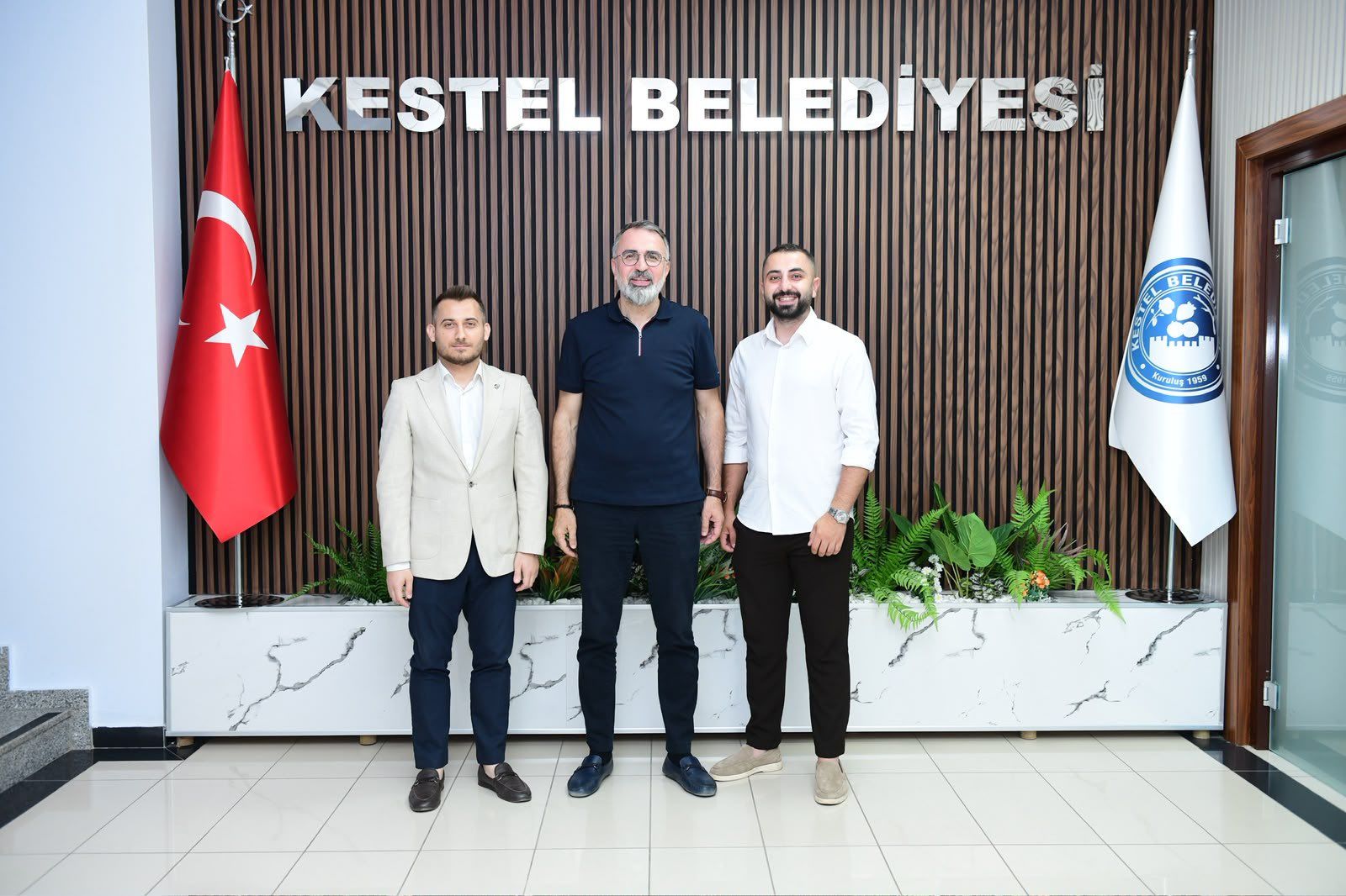 AK Parti Kestel İlçe Gençlik Kolları Başkanlığı görevine atanan kıymetli kardeşim Mustafa Akçay ve beraberindeki heyeti belediyemizde misafir ettik.